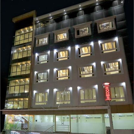 Kenz Residency Hotel Kochi Luaran gambar